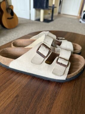 Birkenstock Arizona Sandals in Light Beige Suede with Bronze Buckles